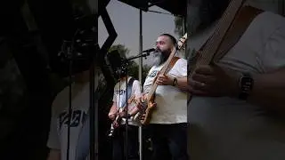 You hear those first chords and boom, instant sing-along 🎶  #music #liveperformance #livemusic