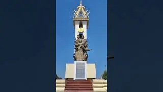 Памятник камбоджийско-вьетнамской дружбы в Пномпене