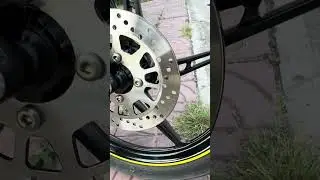 Exciter 2010 года выпуска с оригинальными тормозными дисками и цепью.