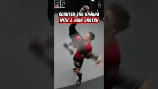 Контратакуйте Кимуру с помощью высокого прогибания.