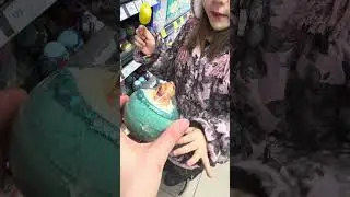 Тася покупает бомбочку для ванны с капибарой #дети #магазин #покупки #бомбочкидляванны