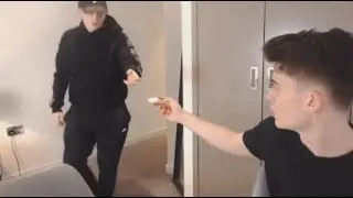 WillNE Reveals Memeulous' face on live stream (accidental face reveal)