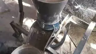 Home made Pellet paleciarka machine.