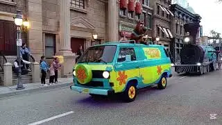 Superstars parade 2025 PARQUE WARNER Madrid