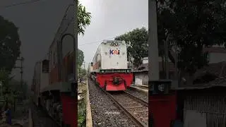 KERETA GA KUAT NANJAK alias Slip Roda #keretaapi  #keretaapiindonesia #lokomotif #viralvideo