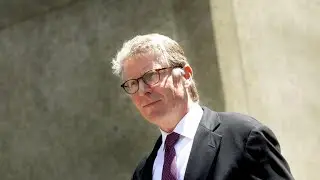 Manhattan District Attorney Cy Vance under scrutiny for donations during cases