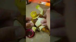 Reformei um boneco antigo do Shrek