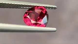000025 - Mozambique Rhodolite Garnet &ndash; Purplish Red &ndash; Trillion &ndash; 1.86 Carats