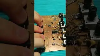 DIY analog polyphonic synth from CD40106
