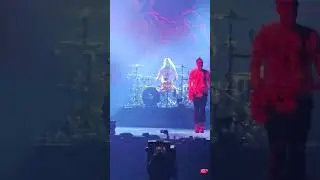 Blink 182 Travis Barker playing blindfolded