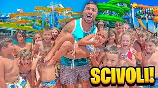 ANDIAMO IN PISCINA SULLO SCIVOLO D'ACQUA AL PARCO ACQUATICO GIGANTE CON ZIA ROMA E ZIA NICOLE !