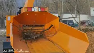 Tree branch chipping wood chipper