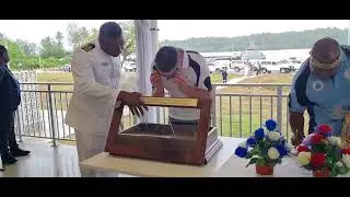 PNG PM JAMES MARAPE & AUSTRALIA RICHARD MARLES SIGNING VISITOR'S PAPER#thescoop @BenjaminKoitaka