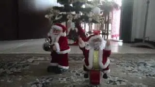 Coleção de Papais Noel: mulher guarda mais de 850 papais noel em casa