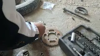 Cambio de corona y cadena y balatas moto italika 125z 