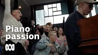Heartwarming performance celebrates donated piano delivery in Warrnambool, Victoria | ABC Australia