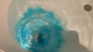 Blue bath bomb #fizz #glitter #bathbomb