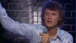 Johnny chante 