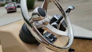 Центральная консоль из стекловолокна Gheenoe LT25, изготовленная на заказ компанией Big Frank's Outdoors.
