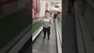 Falling in love on a moving walkway#love #movingwalkway #funny #romance