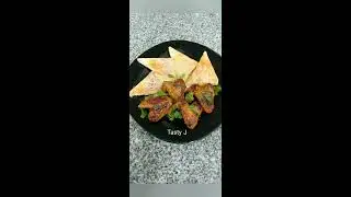 Sweet Chicken Wings with Toasted Cheese Bread