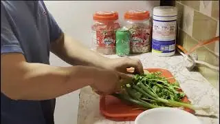 Cooking A Non Traditional Omlet - With Tha Blind Guy