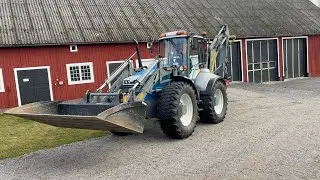 K&ouml;p Gr&auml;vlastare L&auml;nnen 8800 G med redskap p&aring; Klaravik
