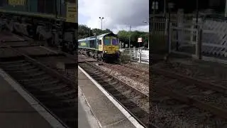 66592 & 66571 Passing Through Sherburn-in-Elmet 28.08.2023