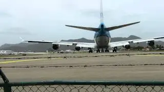747 Jet Blast! KLM take off from Sint Maarten - awesome!