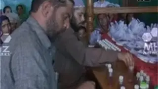 Devotees throng shrine of Sufi saint in northern India to offer prayers (28 Sep,2016)