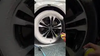 Cleaning Mercedes Wheel #mercedes #carwash #detailing #satisfying #cleaning #dirty  #asmr