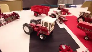 Tracteurs Rouges en mini 1/32
