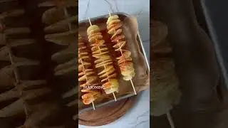 CRISPY ACCORDION POTATOESThis crispy accordion potatoes hack is super easy-just twist your potato.