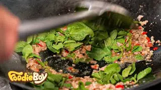 Вок Мастер Шеф! Высококачественная настоящая тайская еда за 2 доллара на рынке Тонбури в Бангкоке