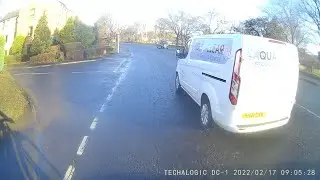 SH21ZXM AQUA-CLEAR Cyclist Close Pass - 17/02/2022 Maybury Road Edinburgh