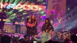 Kanika kapoor fan moments in Raipur Ambuja city center mall #KanikaKapoor#Raipur#AmbujaMall#BabyDoll