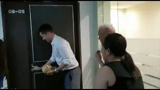 Huat Ah New Office Pineapple Rolling