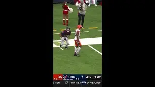 Xavier Hutchinson catches for a 18-yard Gain vs. Cleveland Browns