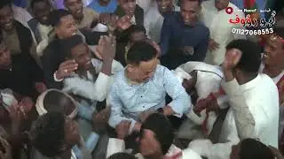 شاهد سقوط الفنان محمد فوزى من فوق العناق مع شباب العقبه