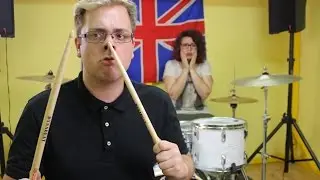 ENSEÑANDO A JUANMASAURUS A SER BATERÍA