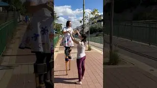 מי היה מנסה ללכת על קביים כמוני???? #wow #clown #show #circus #shortvideo #shorts #new #learning