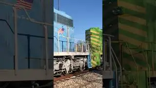 Новые локомотивы, школьный автобус ждет поезд, CCET только что получил эти шорты! Шорты JawTooth