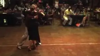 Alberto Ramos Cordero y Micaela Colleen Barrett (Milonga Nostalgia)