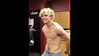 ROSS LYNCH SHIRTLESS IS ONE LOVE !!! 😍😍😍❤❤😂😂😂✨✨😻
