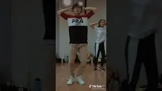 coreano dan&ccedil;ando funk