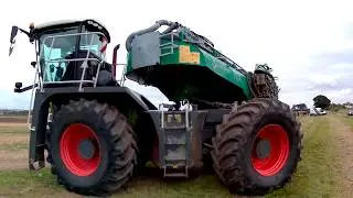 Claas Xerion 3300 Saddle Trac Tractor With Samson TGX Spreader