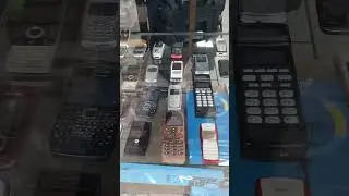 Me encontr&eacute; una tienda de celulares retro 🤩