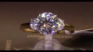 #94752 | T2.40ct/C2.05ct | Round Brilliant Centre and Two Half Moon Side Diamonds | 18ct Yellow Gold