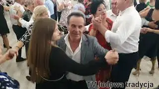 ROMANTYCZNY walczyk na potańc&oacute;wce w Złotym Dworze a goście zauroczeni wprost płyną po parkiecie 