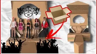 Palco do RBD tour Soy Rebelde de papel&atilde;o